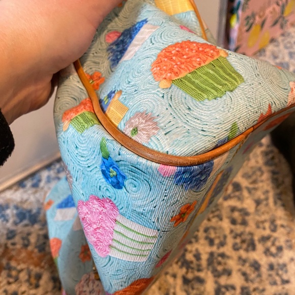 Dooney & bourke limited edition cupcake purse - Picture 3 of 8